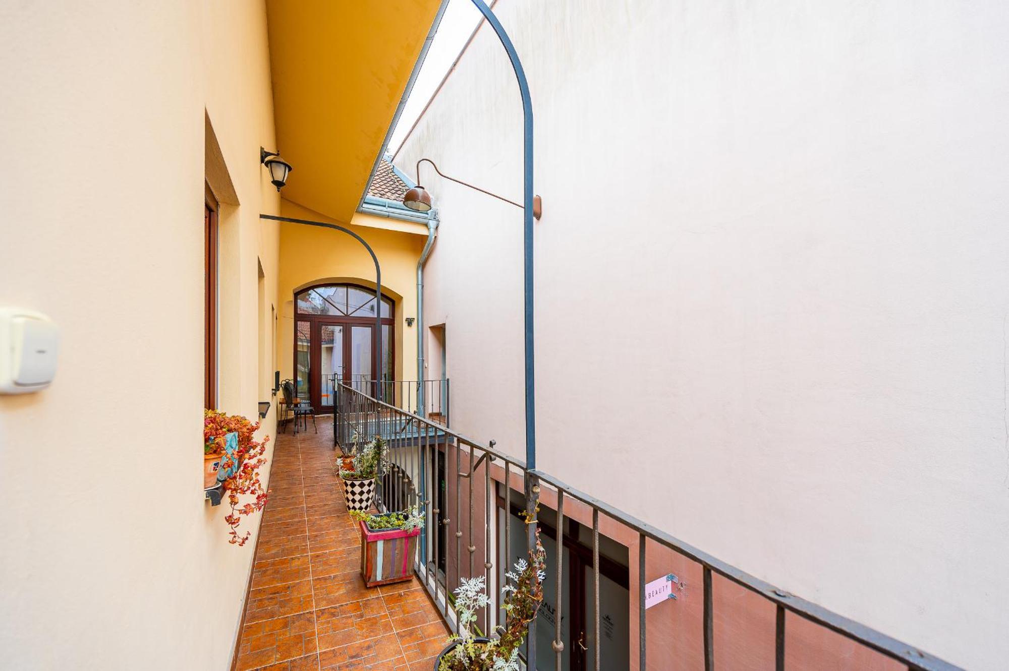 2 Room Flat Hlavna Kosice With Parking ภายนอก รูปภาพ