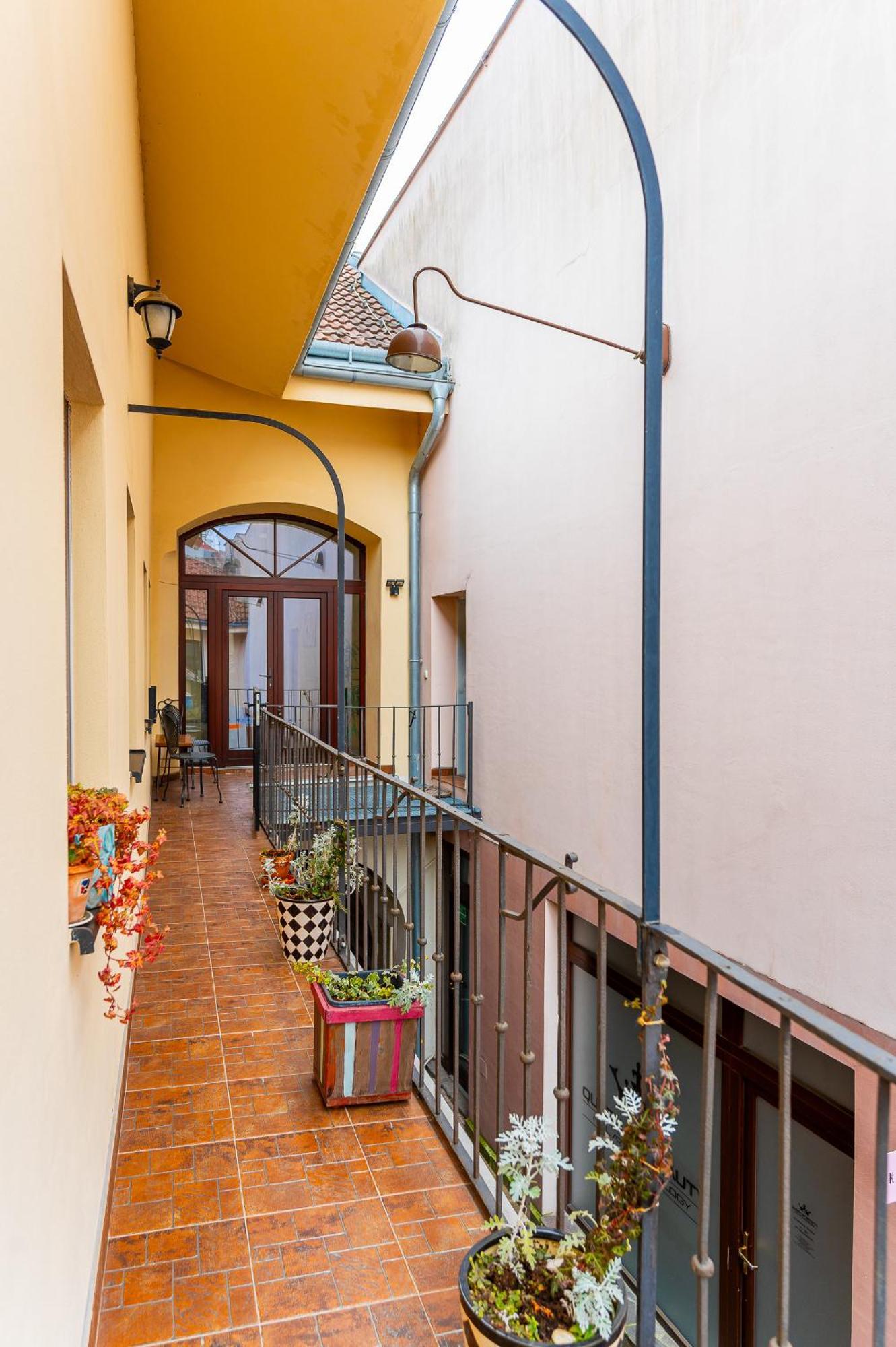 2 Room Flat Hlavna Kosice With Parking ภายนอก รูปภาพ